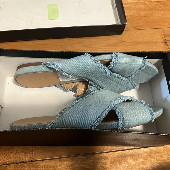Saks Fifth Avenue Denim Sandal slides - size women’s 9 - Picture 2 of 8